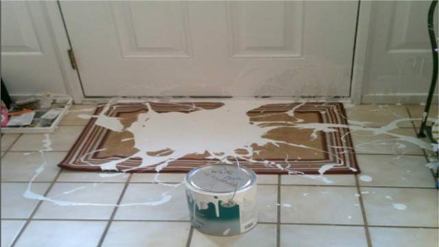 Sơn nước khi sơn dễ bắn lên sàn nhà