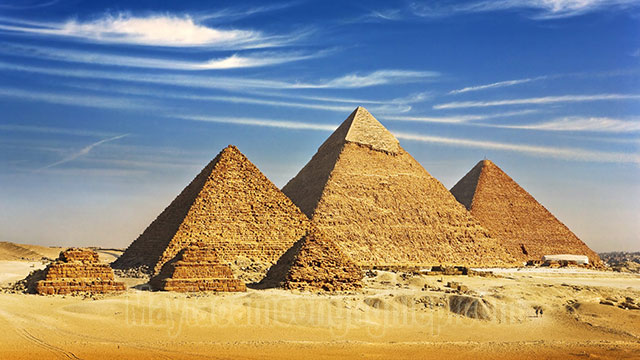 3 kim tự tháp thẳng hàng ở đất nước Ai Cập