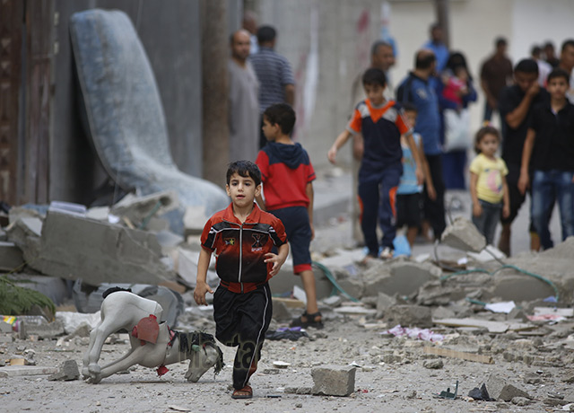 Tại Dải Gaza xung đột vũ trang khiến người dân khốn đốn 
