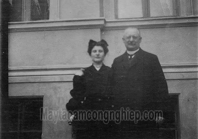 Ảnh của Hedwig Kohn và bố được chụp vào năm 1905
