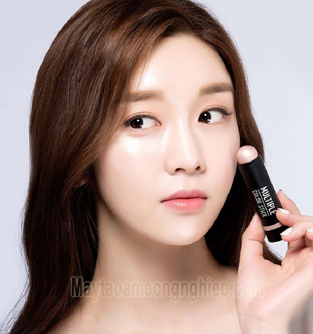 Trong makeup sử dụng Highlight sẽ giúp bạn trở lên xinhd đẹp hơn