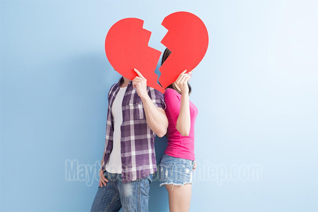 Break up có ý nghĩa phổ biến là chia tay