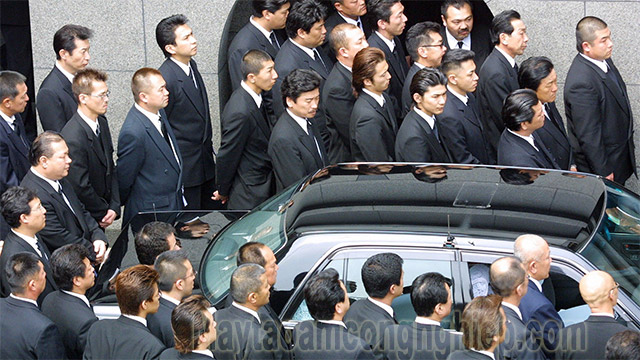 Thành viên Yamaguchi-gumi - tổ chức Yakuza lớn nhất tại Nhật, tham gia tang lễ của lãnh đạo họ ở Kobe